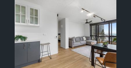 Renovated, Fully Furnished & the best views in Surfers Paradise! - Photo 2