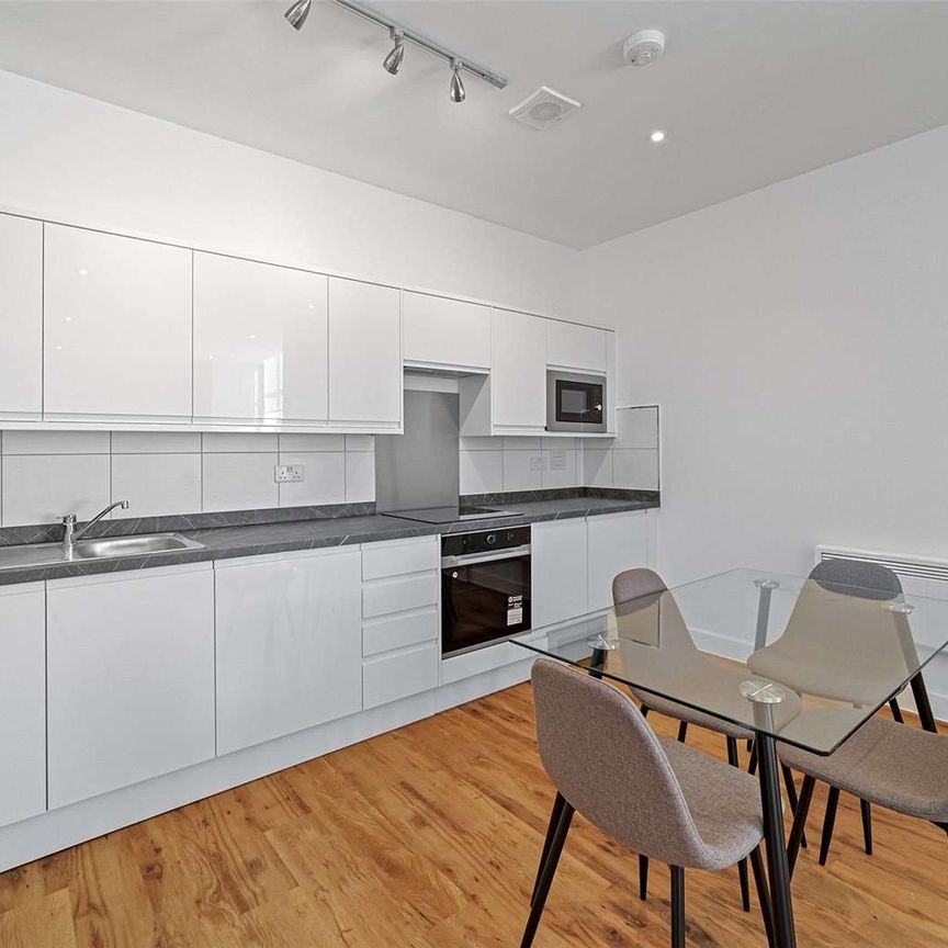 A newly refurbished two bedroom apartment in a convenient City location - Photo 1