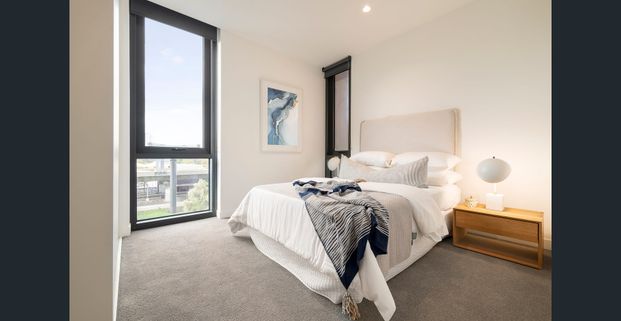 Spacious Furnished 2 Bedroom 2 Bathroom+ Up to 12 Weeks FREE rent* - Photo 1