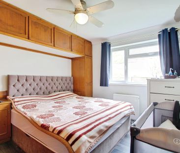 2 bed flat to rent in Blacksmith Row, Slough, SL3 - Photo 4
