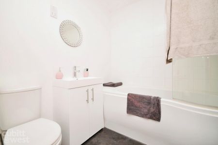 2 bedroom apartment to rent - Photo 4