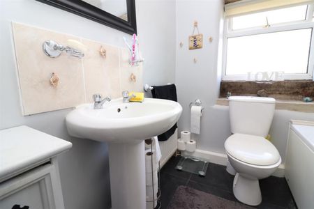 2 bedroom House To Let - Photo 4