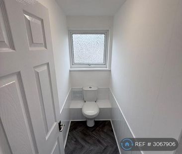 2 bedroom end of terrace house to rent - Photo 5