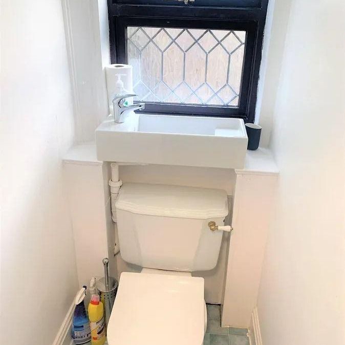 1 bedroom in a house share to rent - Photo 1