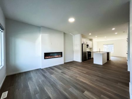 Special Incentive. Brand New 3 Bed + Den Upper Floor | 1727 Sq Ft | Double Garage | The Orchards. - Photo 2