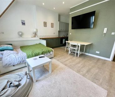 Studio to rent - Photo 2