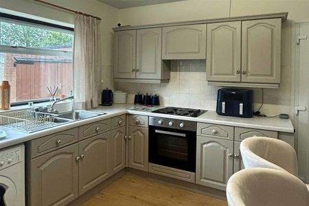 2 bedroom detached bungalow to rent - Photo 5