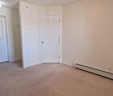 Top Floor 2 Bedroom, 2 Bathroom Unit In Luxurious Rutherford. - Photo 4