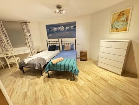 2 bedroom flat to rent - Photo 4