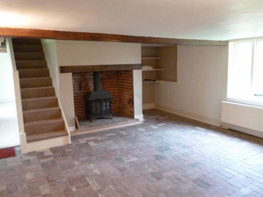 4 bedroom farm house to rent - Photo 1