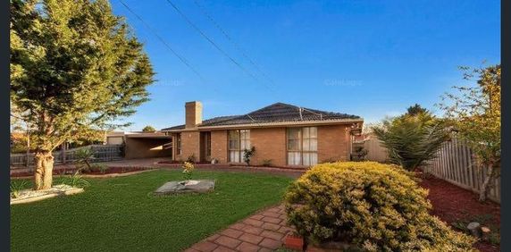 Solid 3 Bedroom Home For Lease in Bellbridge Estate!! - Photo 2