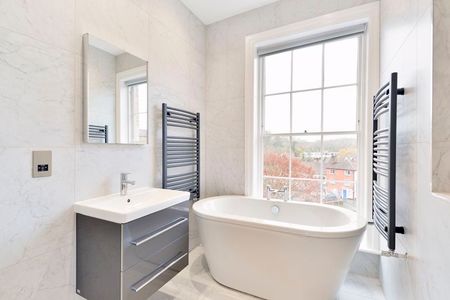 High Street, Godalming - 2 bedrooms Property for lettings - Seymours - Photo 3