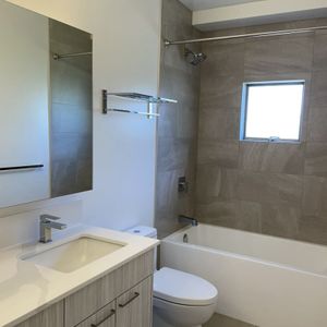 Nassau House - Photo 2