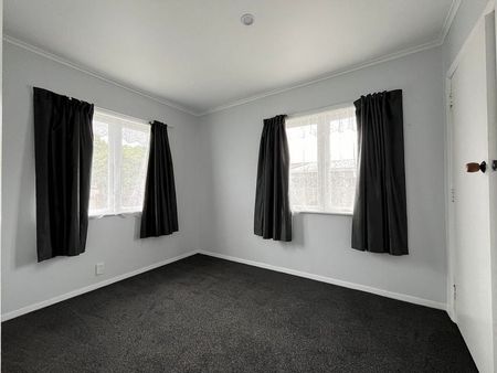 Lovely 3 Bedroom Home in Papakura - Photo 2