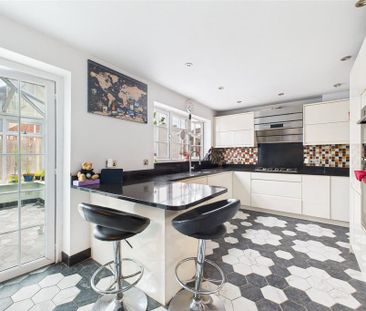 4 bedroom link detached house to rent - Photo 4
