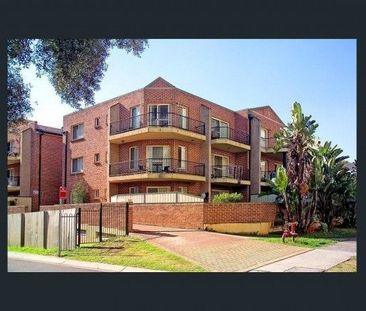 Charming 2-Bedroom Apartment in Burwood - Modern Comfort and Convenience - Photo 5