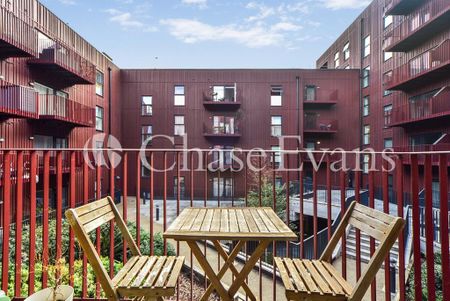 3 bedroom flat to rent - Photo 5