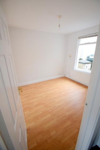 70 Greenore Street, BT68NF, Belfast - Photo 4