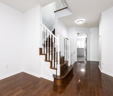 For Lease - 100 Coburg Crescent, Richmond Hill, Ontario - Photo 2