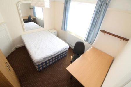 4 bedroom terraced house to rent - Photo 2