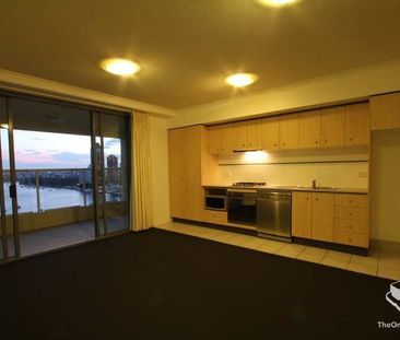 Unfurnished Studio Apartment with Stunning Views - Photo 4