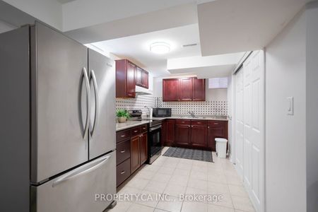 Detached Home For Lease | N8139574 - Photo 4