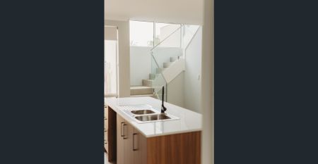 *NEAR NEW* 4x2 Townhouse in the heart of Cloverdale. - Photo 5