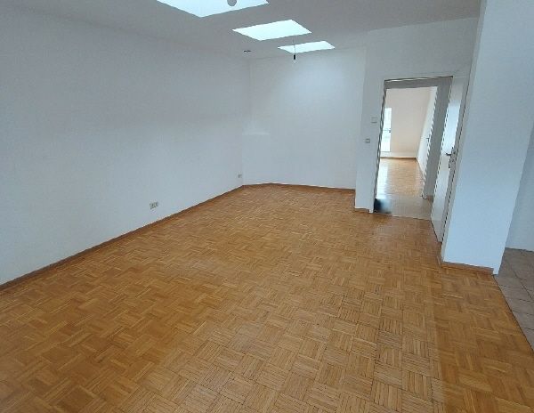 Charmantes Dachgeschoß mit Terrasse gesucht? - Foto 1