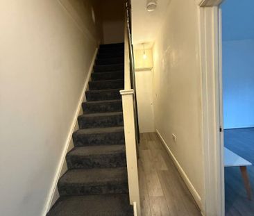 1 bedroom in a flat share to rent - Photo 3