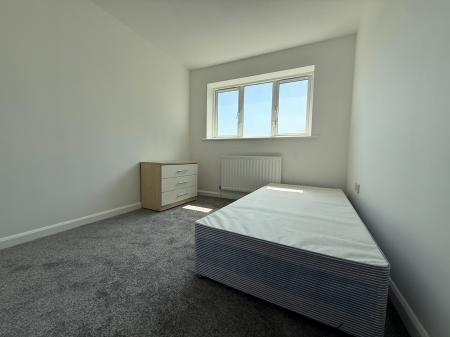 1 bedroom Flat To Let - Photo 2