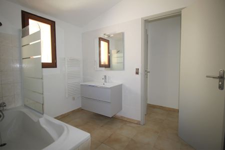 VILLEDIEU - Maison de village rénovée avec climatisation - Photo 4