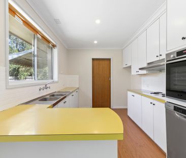 This one has the SCG for a backyard! - Photo 1