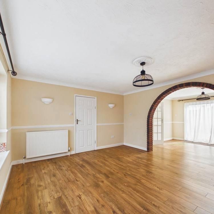 3 bedroom semi-detached house to rent - Photo 1