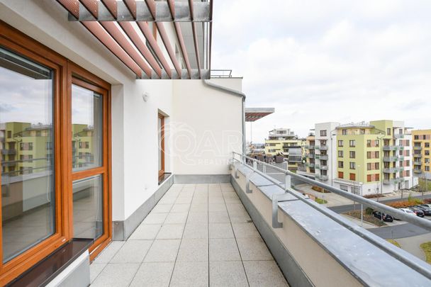 Pronájem bytu 1+kk a garsoniéry 40 m², Tryskovická , Praha - Fotografie 1