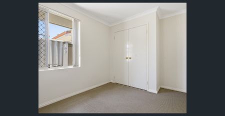 Charming Townhouse in Osborne Park - Photo 2
