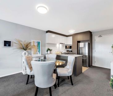 Stylish ground floor living in the heart of Greenway - Photo 4