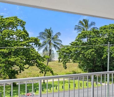 Top floor beachfront apartment, elevated ocean outlook. - Photo 6
