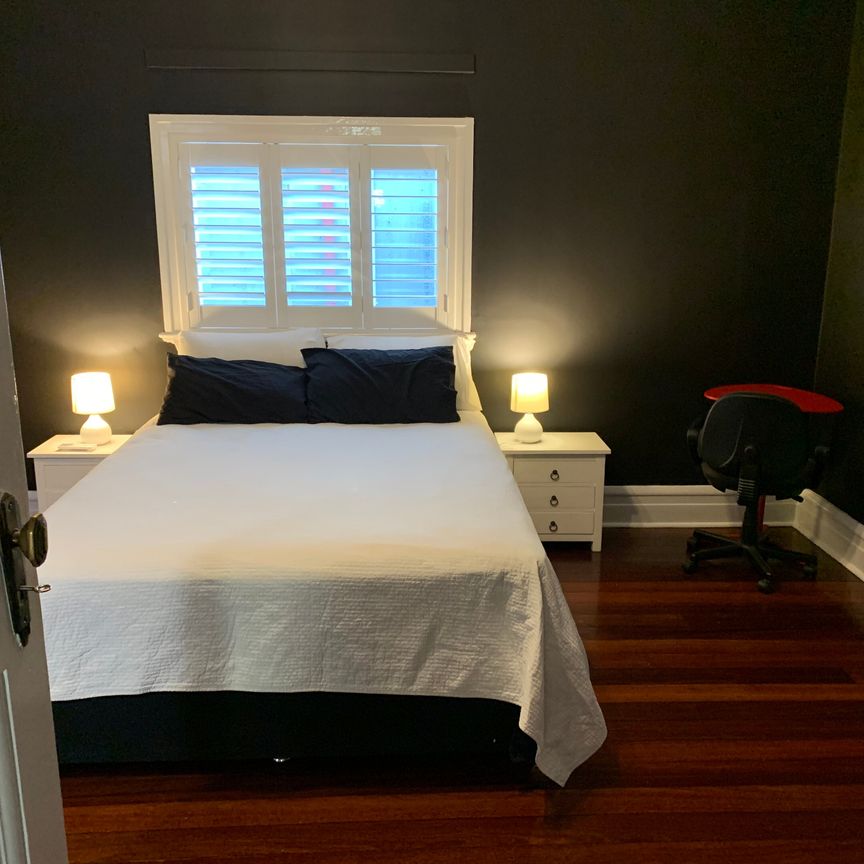 Victoria Park - Photo 1