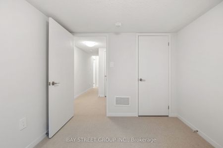 For Lease - 31 Honeycrisp Crescent Unit# 57, Vaughan, Ontario - Photo 3