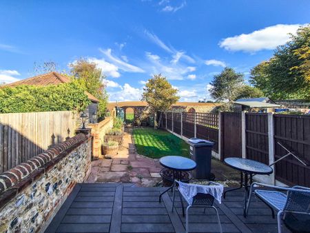 2 bedroom end of terrace house to rent - Photo 2