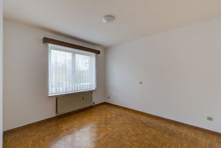 VERZORGD APPARTEMENT MET 3 SLAAPKAMERS, RUIM TERRAS EN AUTOSTAANPLAATS NABIJ HET CENTRUM VAN BILZEN - Photo 5