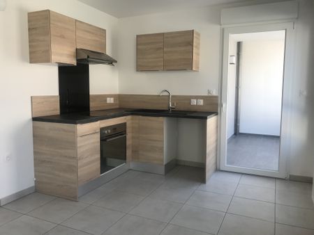 Appartement RUE MARIE CLEMENCE FOURIAUX - Photo 2