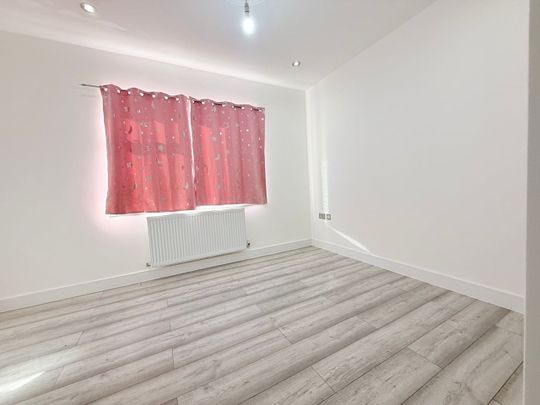 3 Bed Terraced House, Redbridge Lane East, IG4 - Photo 1