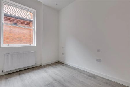 2 bedroom flat in Hampstead - Photo 5