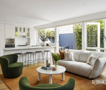 Wide-frontage residence in coveted garden setting - Photo 1