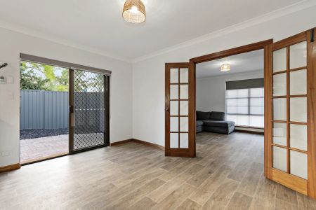 Charming Two Bedroom close to Glenelg - Photo 5