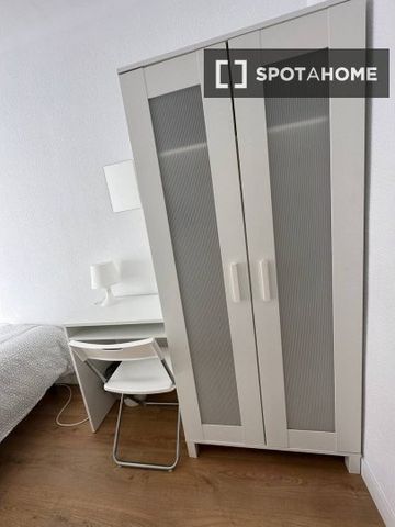 barcelona, Catalonia 08917 - Photo 3