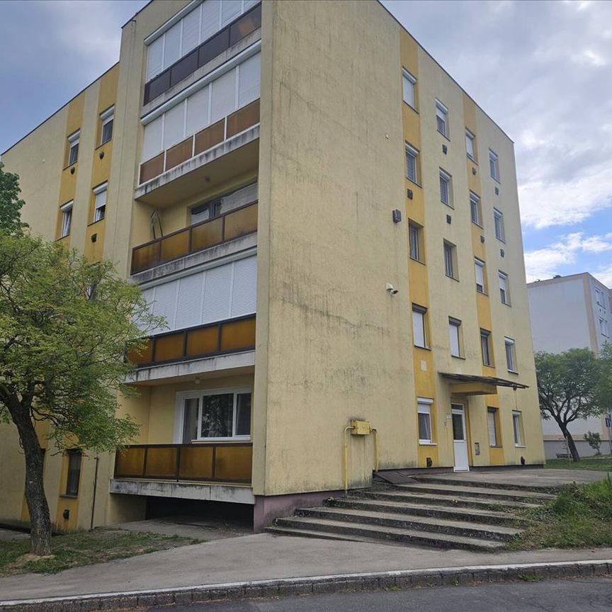 Kiadó felújított lakás - Szekszárd - Photo 1