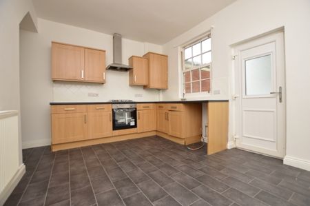 2 Bedroom Terraced House - Photo 3