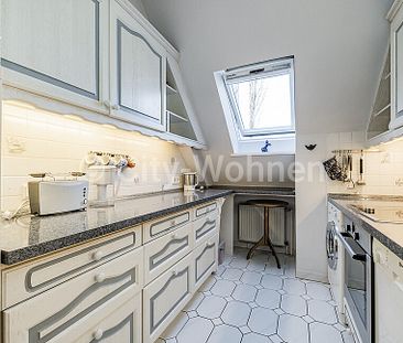 Große möblierte 2 Zimmer-Dachgeschosswohnung mit Balkon in Hamburg-Uhlenhorst - Foto 3